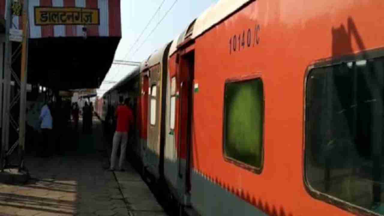 Tana Bhagat Movement: Stranded Rajdhani Express reaches Ranchi with one woman on board
