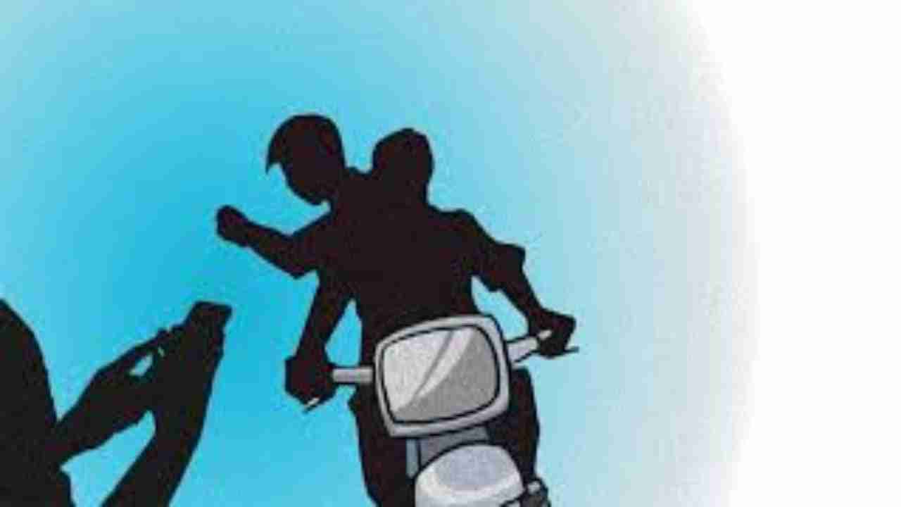 Uttar Pradesh: Bike-borne miscreants snatch Deputy CM nephew's mobile phone