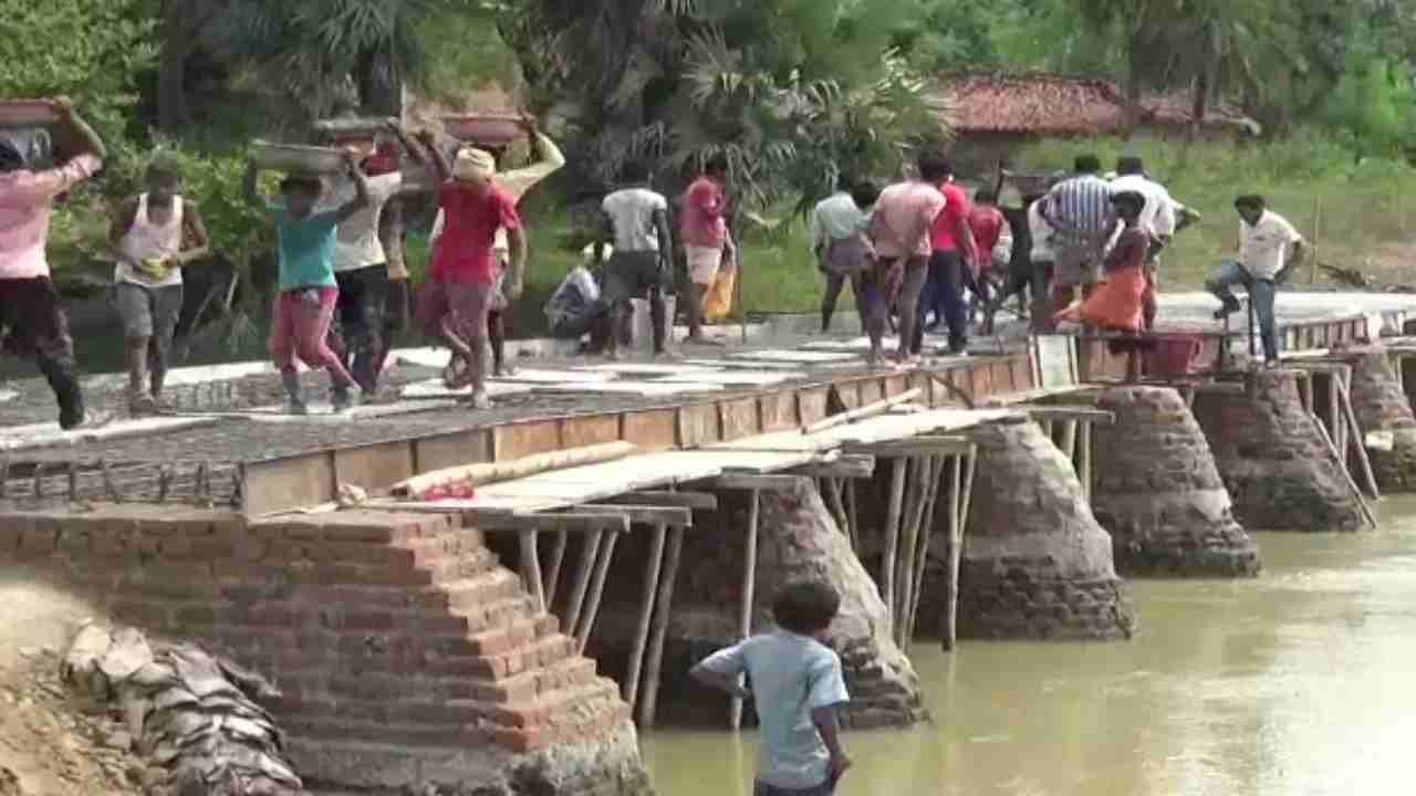 Bihar: Villagers show solidarity by constructing bridge with donations in Gaya