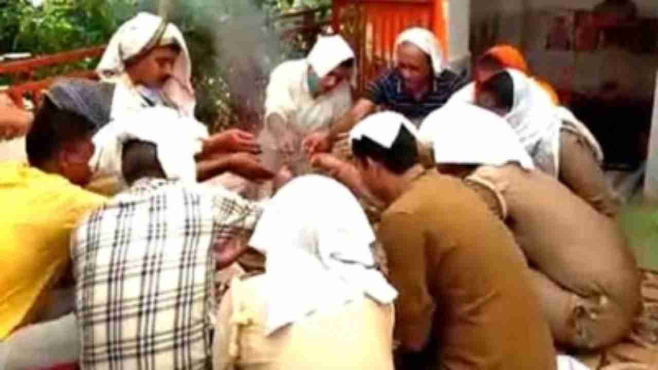Uttar Pradesh: 'Havan' at police station to get rid of Bikru's evil spirits