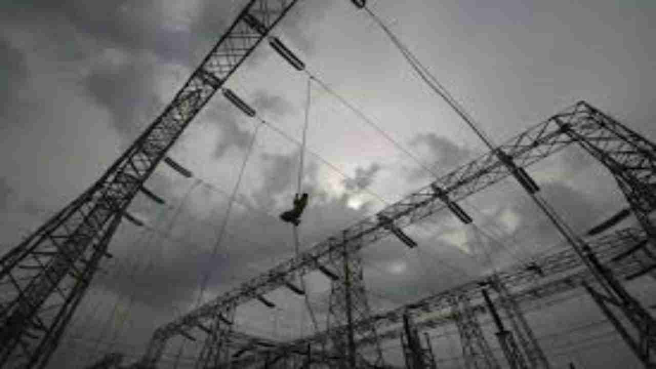 Uttar Pradesh power department employees go on indefinite strike
