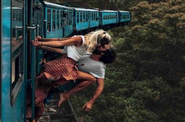 IRTS officer's savage reply to couple hanging out of running train and kissing will make you go LOL