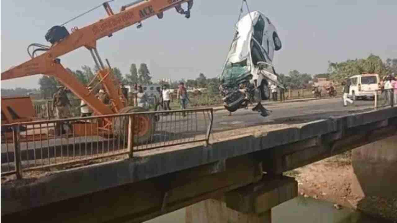 Uttar Pradesh: Speeding car loses control, falls into river; couple, son killed