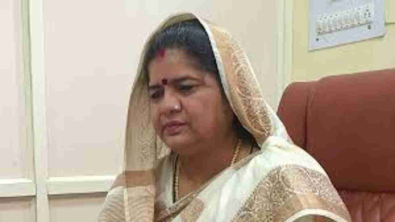 MP by-election: BJP minister Imarti Devi who came to limelight after Kamal Nath's 'item' remark lost Dabra seat to her relative