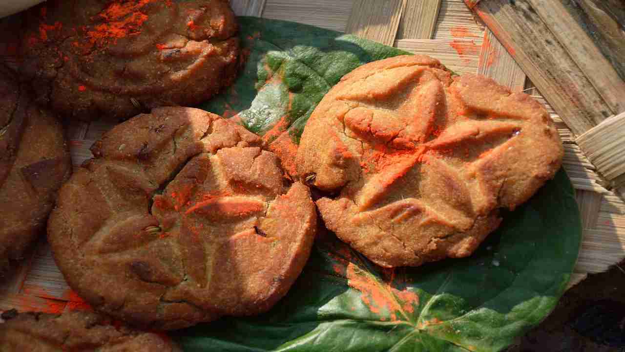 Chhath Puja 2020: 'Thekua', an inseparable delicacy of Bihar