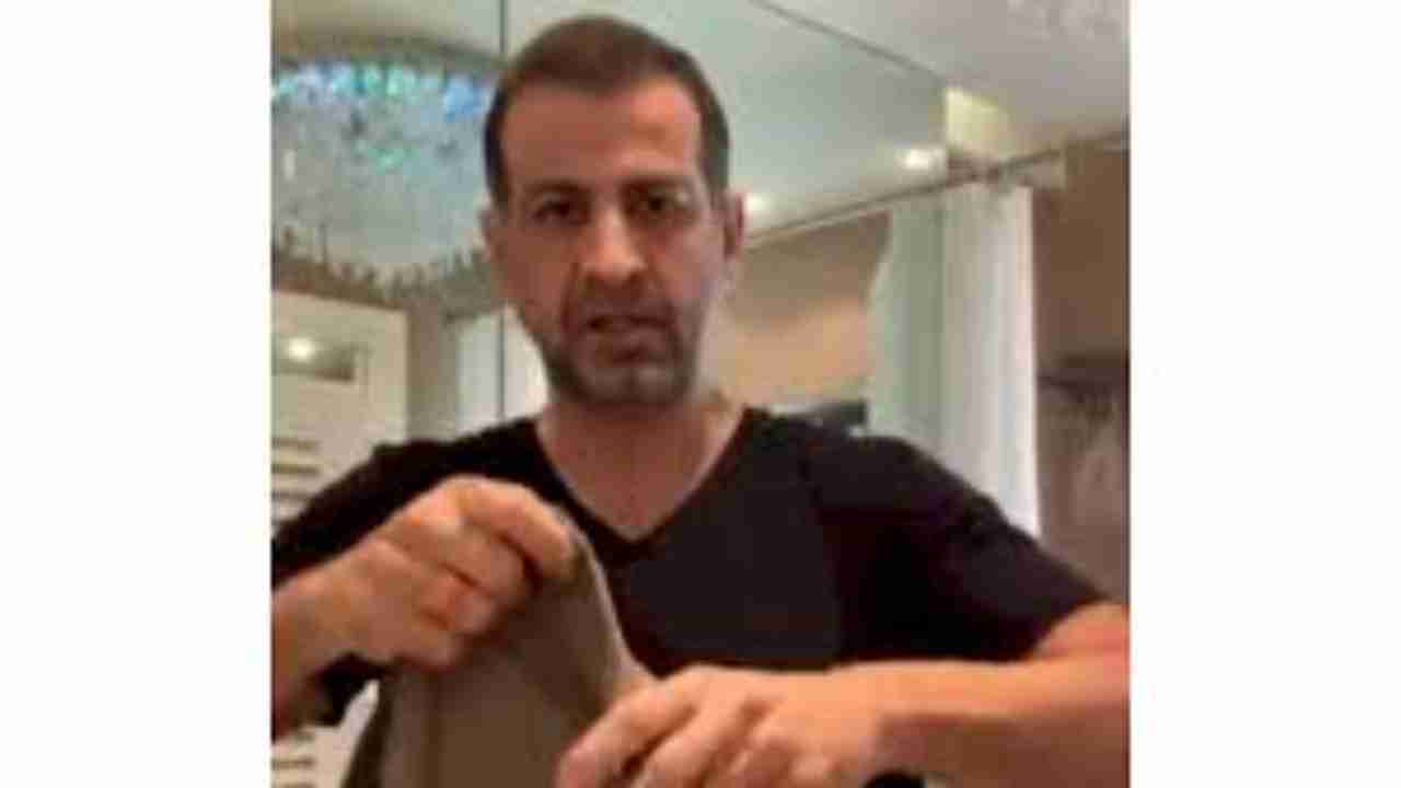 Actor Ronit Roy's son orders Play Station 4 online, receives blank paper