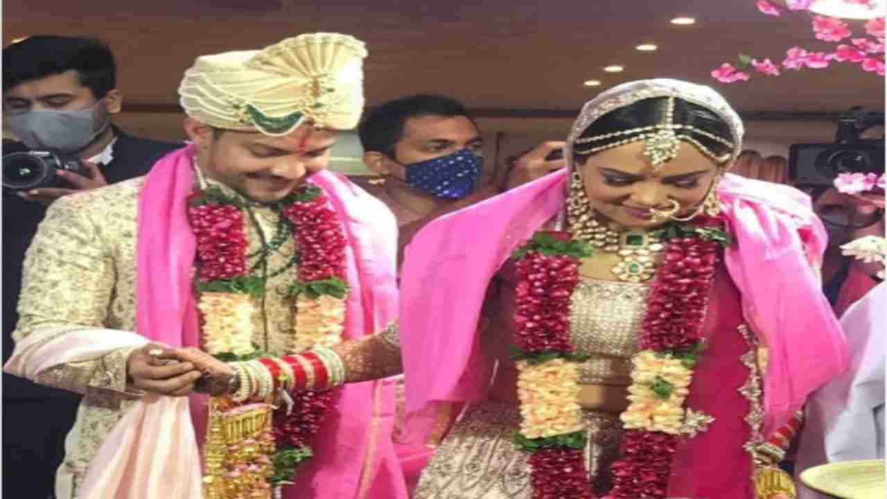 In Pictures: Aditya Narayan and Shweta Agarwal's marriage in Mumbai is best thing on internet today