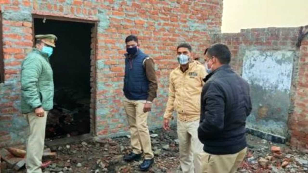 Fake Desi Ghee factory using Animal Fat raided in Agra, Animal bones & feet  recovered