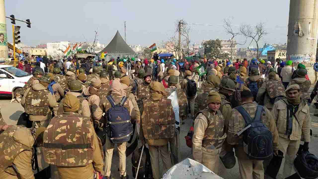 Chakra Jam: Huge traffic jam at Delhi border, 50,000 police personnel deployed