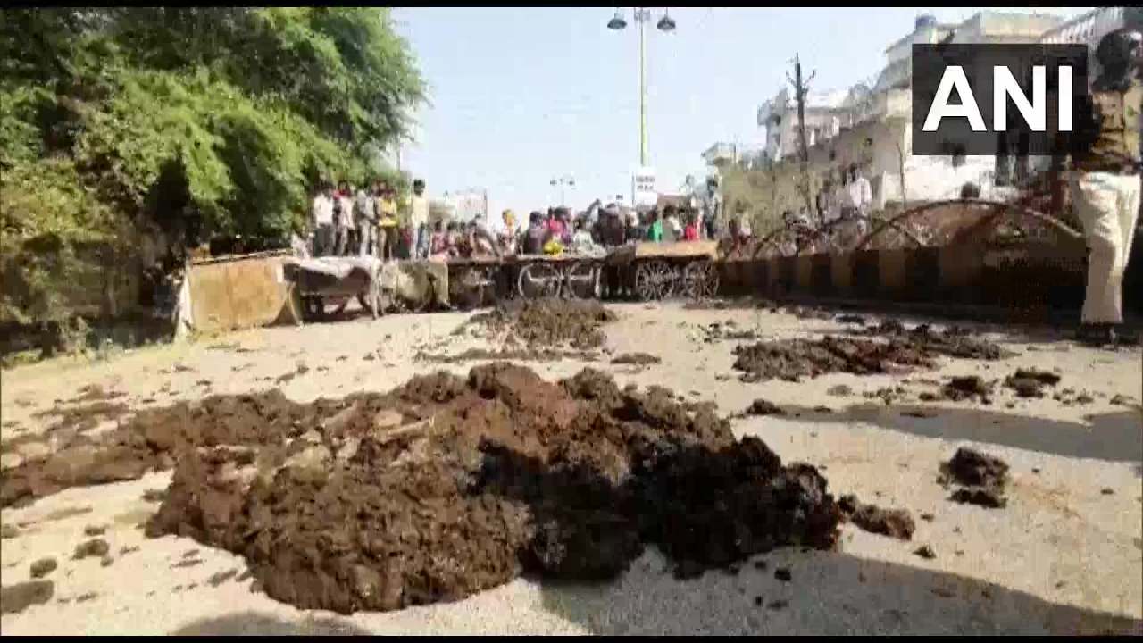 Chhattisgarh Rajnandgaon cow dung vendors protest India