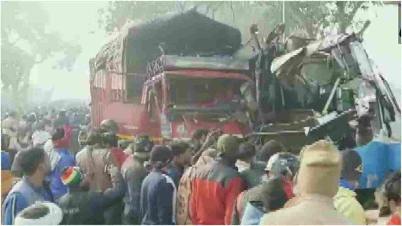 Uttar Pradesh: 10 people dead in bus-truck collision at Moradabad-Agra highway