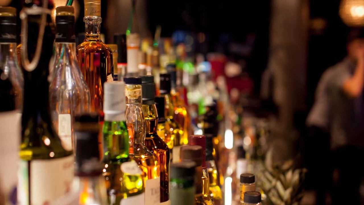 Delhi Alcohol Age limit expensive