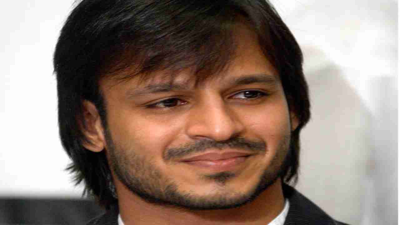 Netizens slam Vivek Oberoi for riding bike without helmet and mask, calls it 'uncool'