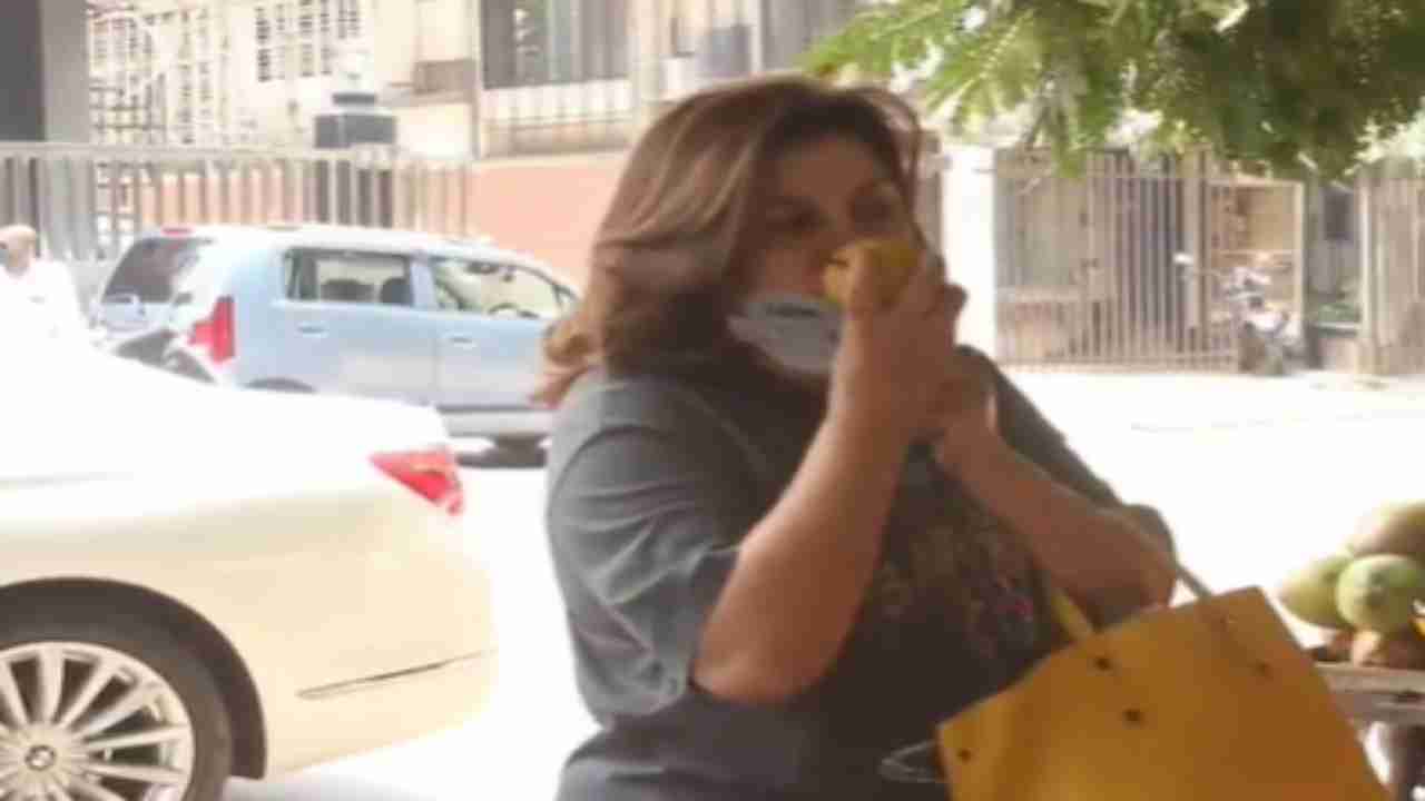 Watch: Farah Khan invite trolls after a video of her removing mask and smelling mangoes go viral