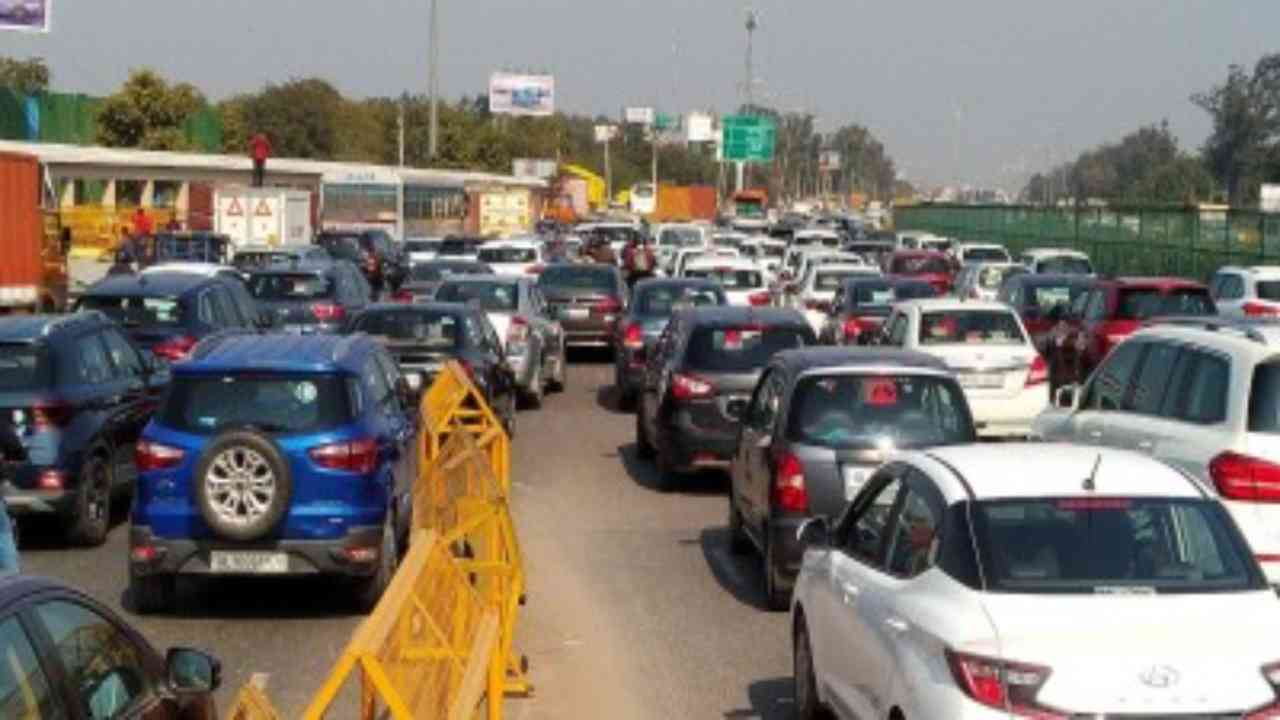 NH-9, NH-24 shut over ongoing protests against farm laws, heavy traffic on NH-44