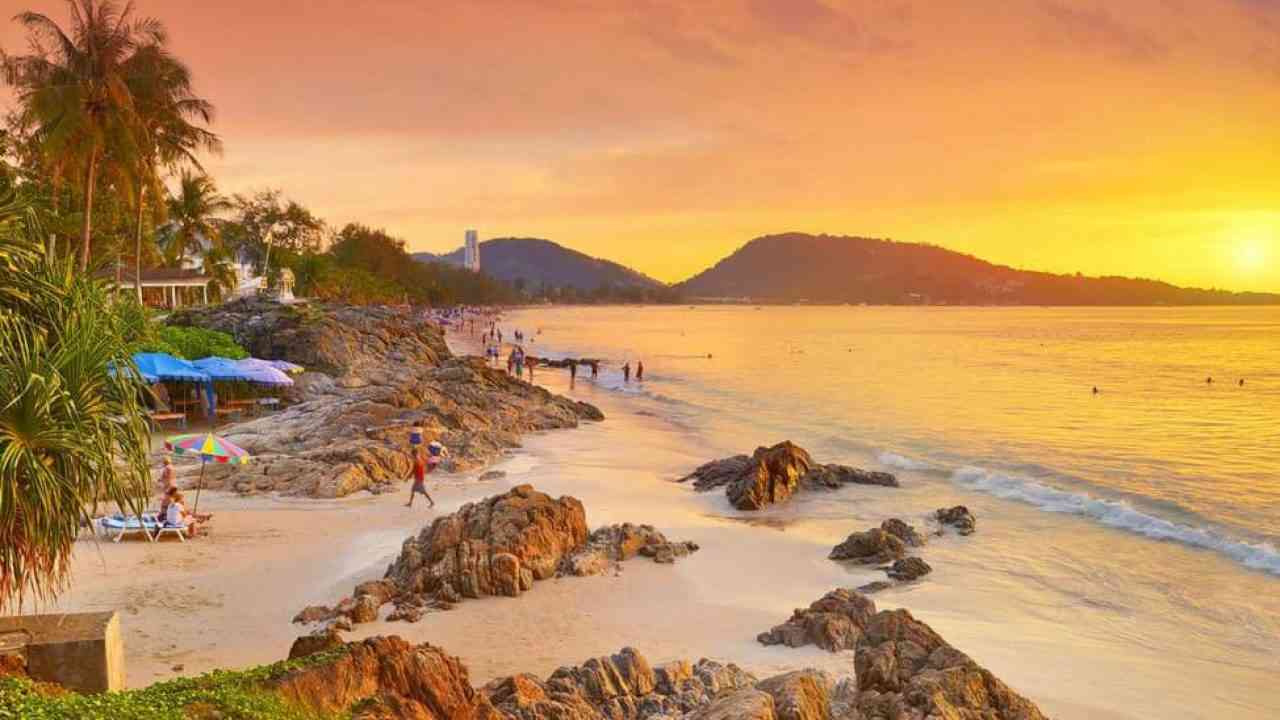 Phuket to lift quarantine measures for vaccinated tourists