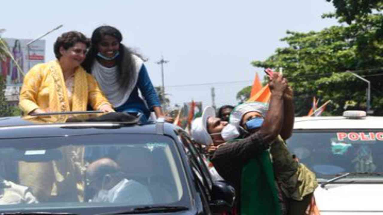 Priyanka Gandhi Vadra takes out Road show in Kerala