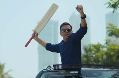 'MS Tales': Of Dravid getting angry on Dhoni; when BCCI secy giving him cell phone to 'pick calls'