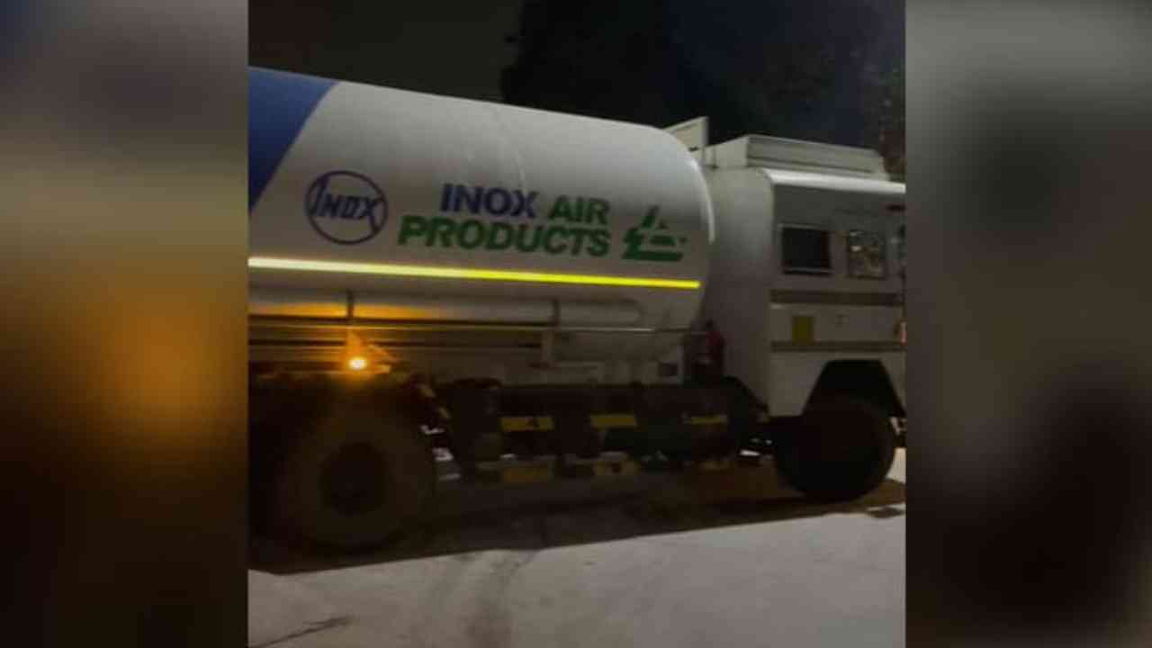 Delhi Police creates green corridor for tankers carrying oxygen to COVID-19 hospital