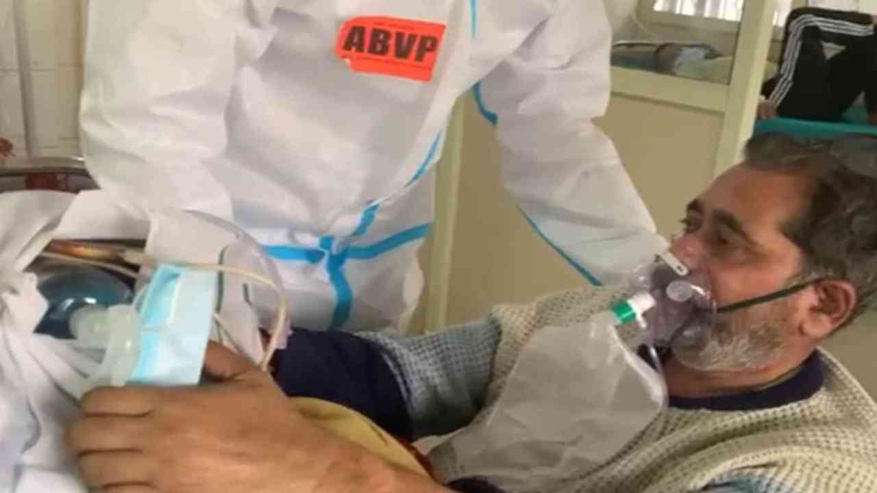 Video showing ABVP members inside COVID ward of Dehradun hospital goes viral