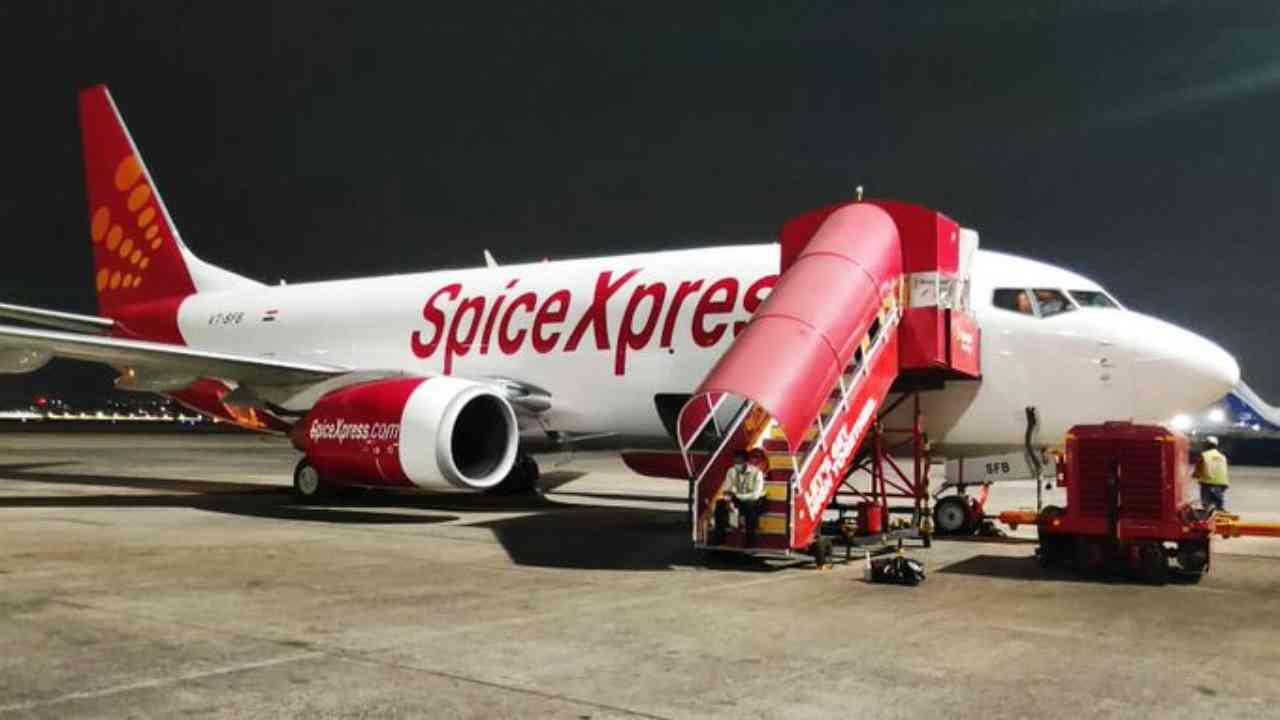 SpiceXpress airlifts 800 oxygen concentrators from Hong Kong to Delhi