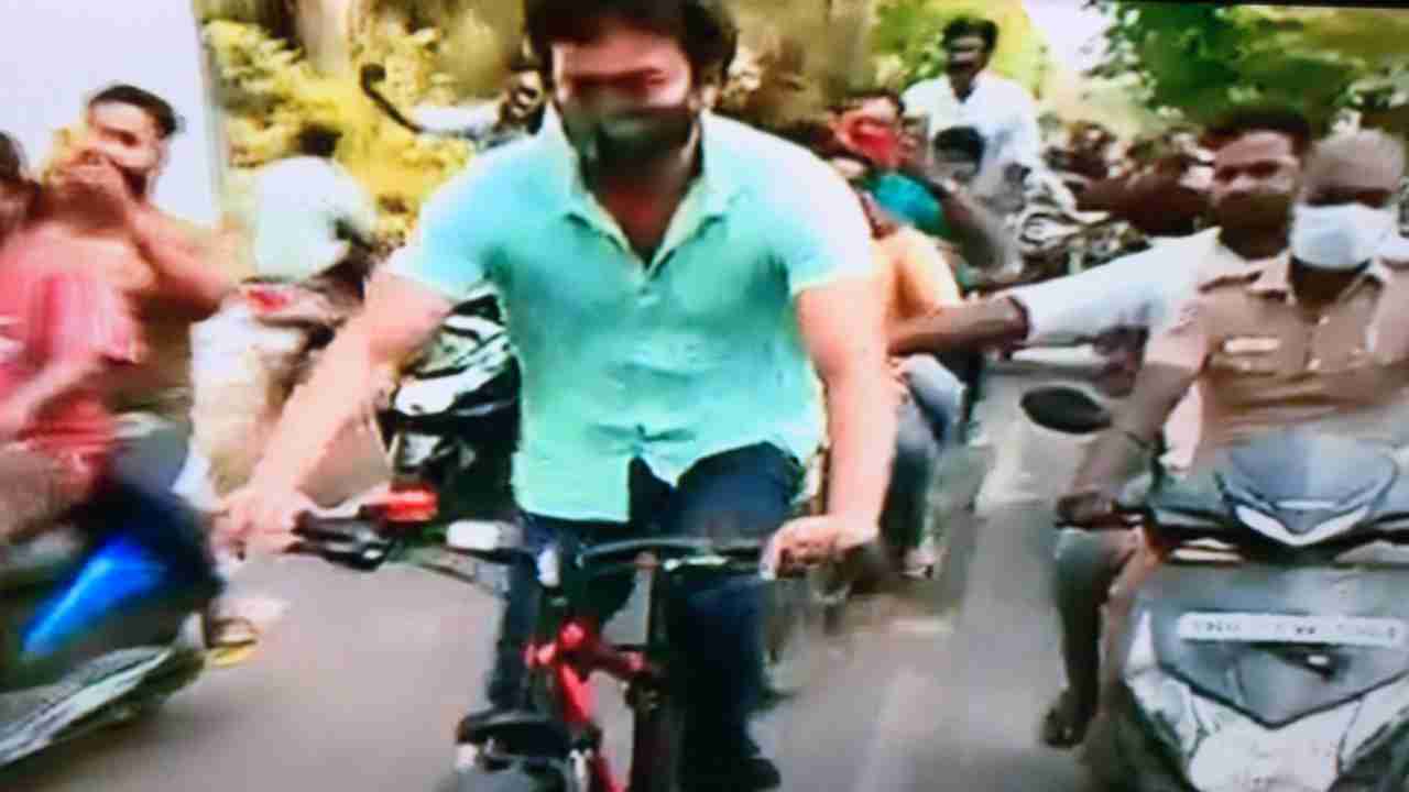 Tamil Nadu Assembly Elections 2020: Thalapathy Vijay cycles his way to election booth, netizens hail him for his simplicity