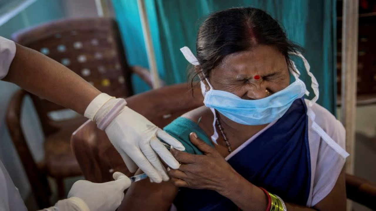 India becomes fastest COVID vaccinating country, surpasses US
