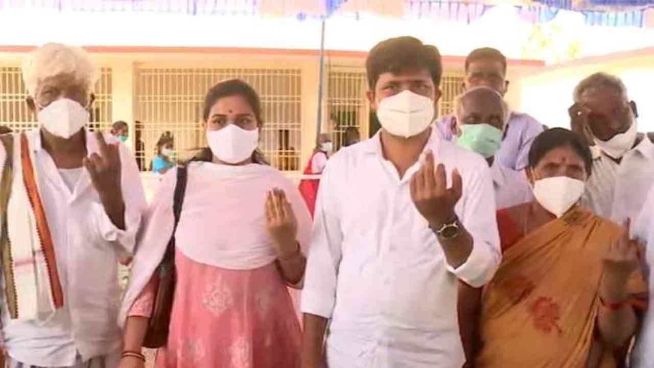 Tirupati bypoll: Gurumoorthy, Panabaka Lakshmi cast their votes