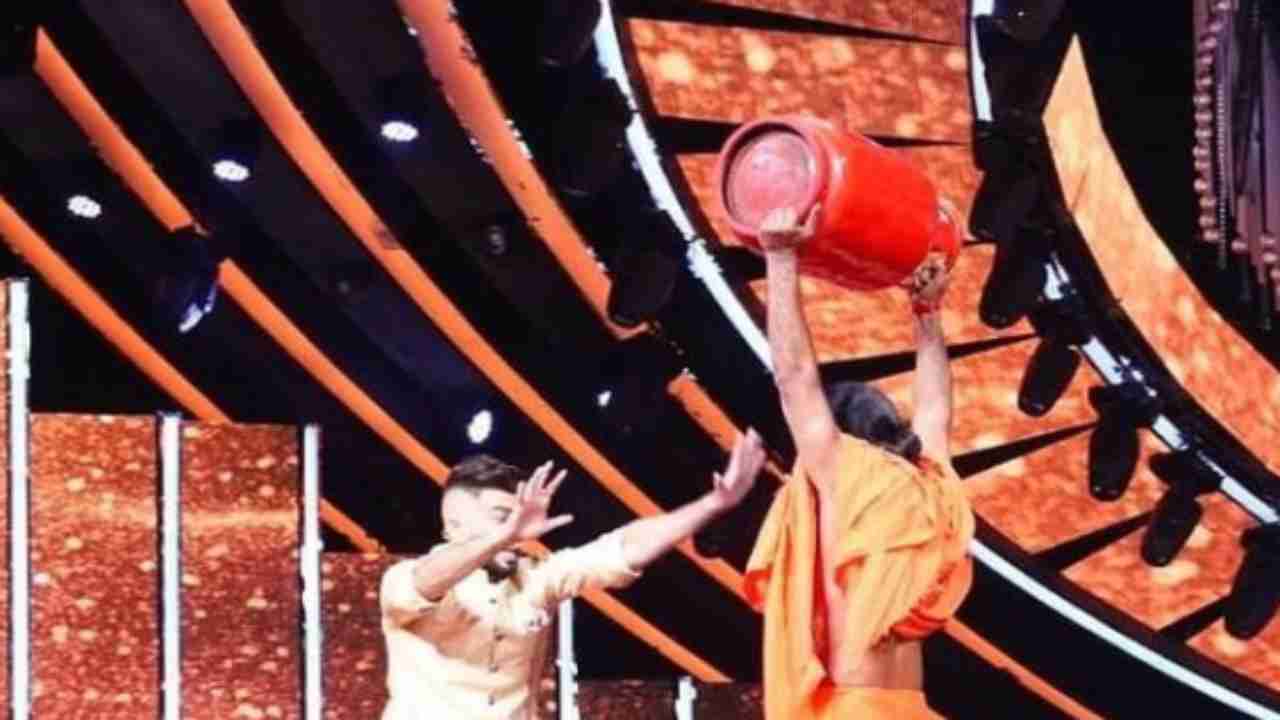Indian Idol 12: Ramdev Baba to appear in the singing reality show, lifts LPG cylinder in viral picture