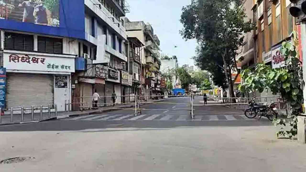 Pune police enforced complete weekend lockdown