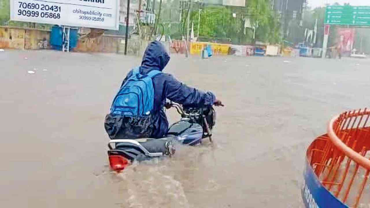 Gujarat continues to witness heavy rains, Anjar worst hit