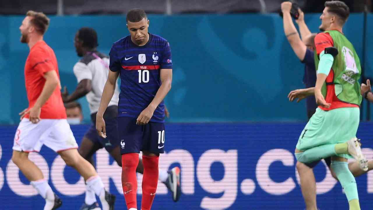Soccer-Mbappe will bounce back after penalty miss, says Deschamps