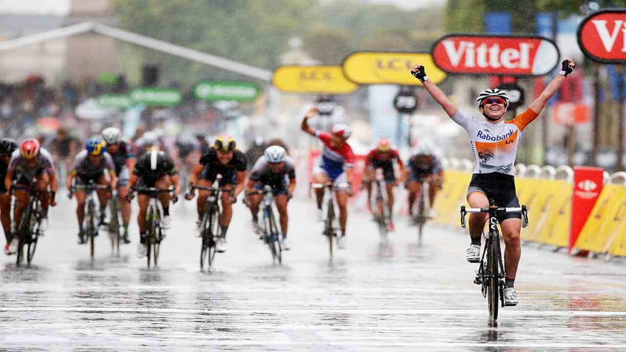 Tour de France to hold women's cycling race in July 2022