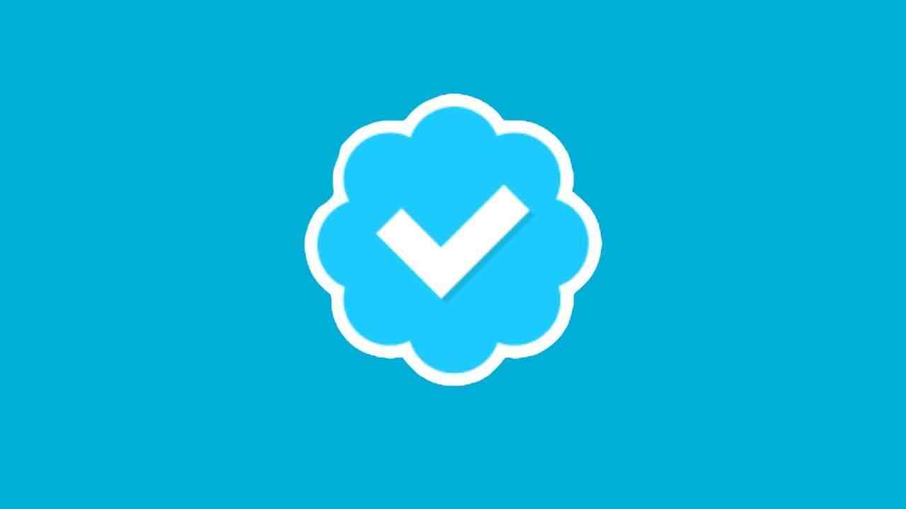 Twitter reopens blue badge verification after a brief pause