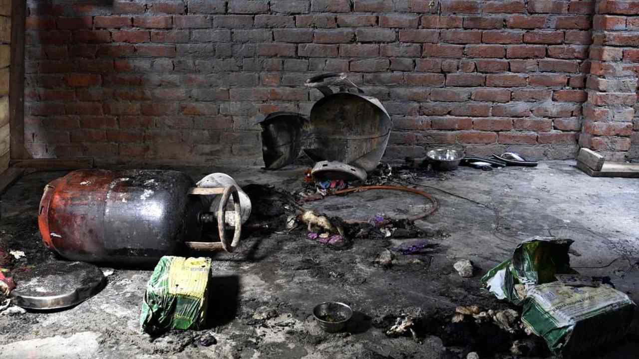 Eight killed in gas cylinder explosion in UP