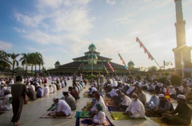 Indonesians celebrate Eid al-Adha festival under COVID-19 curbs