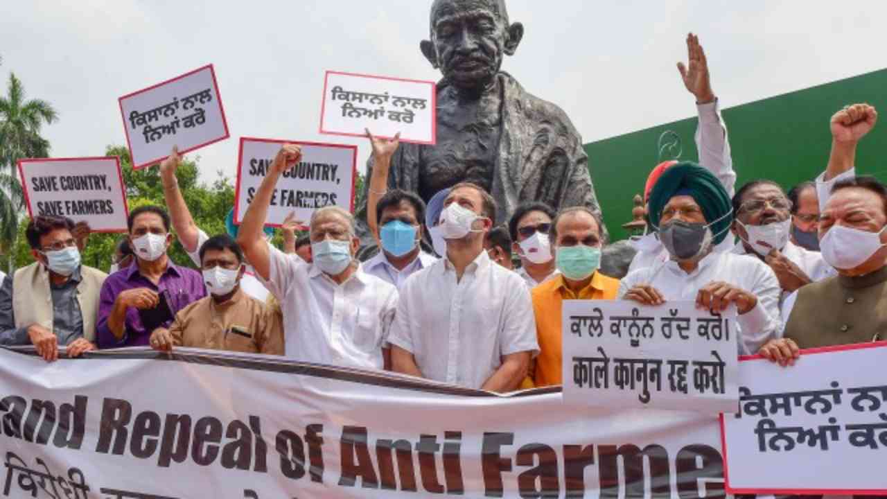 Rahul Gandhi protests at Parliament in support of agitating farmers