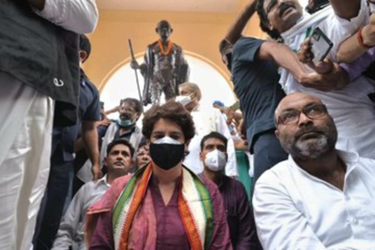 Priyanka Gandhi begins ‘maun vrat’ at Gandhi statue in Lucknow