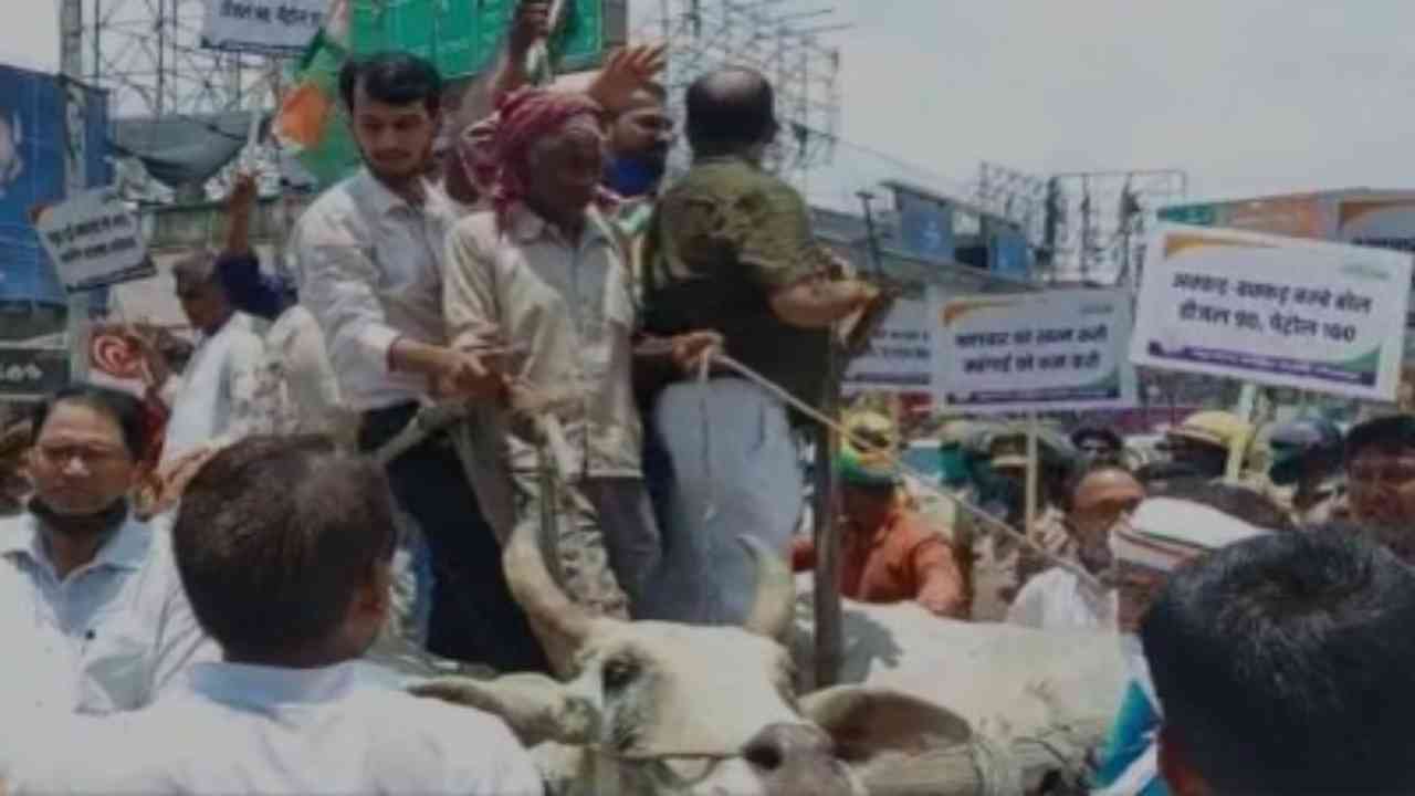 UP Congress protests against fuel price hike