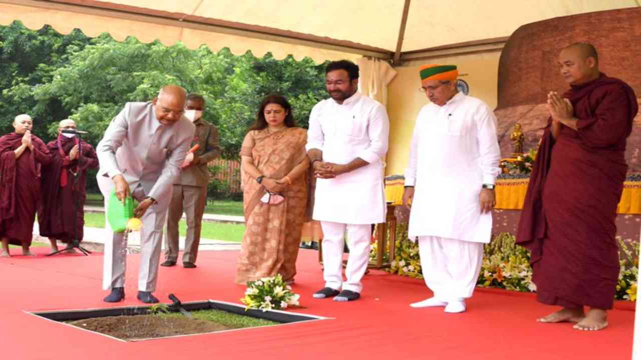President Kovind plants sapling of Bodhi tree at Rashtrapati Bhavan