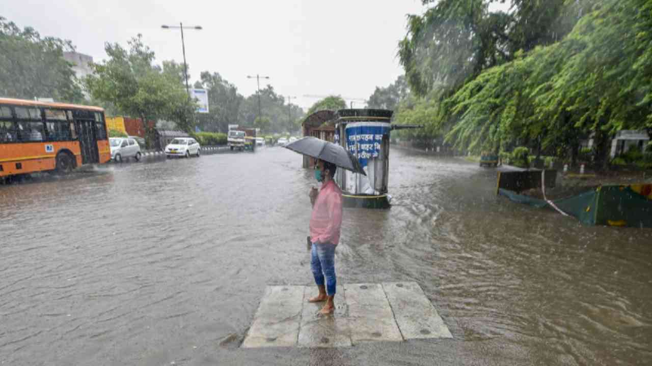 Delhi receives highest rainfall since 2009 results in waterlogging, closing of underpass