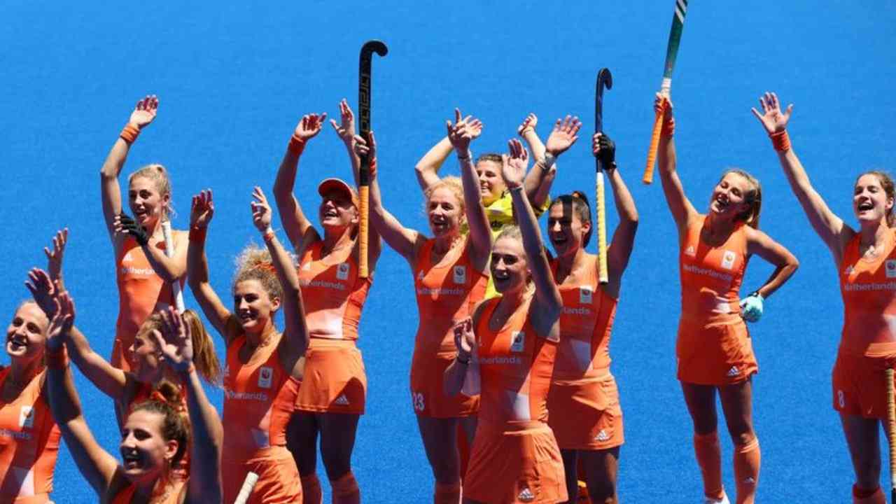 Olympics-Hockey-Netherlands reaches women's finals with 5-1 win over Britain
