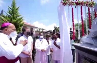 Rahul Gandhi Rahul unveils Mahatma Gandhi's statue in his constituency