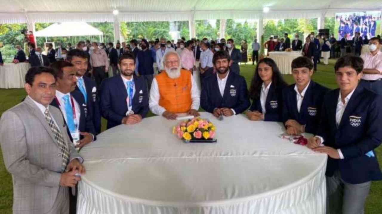 In Pictures: Indian Tokyo Olympics contingent meets PM Modi over breakfast today