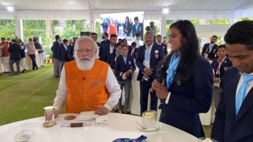 PM Modi keeps his promise of eating ice cream with Tokyo Olympics badminton Bronze medallist PV Sindhu