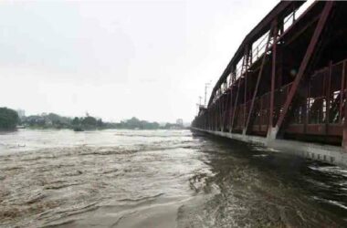 Delhi: Water level in Yamuna rises again; over 100 families moved to safer areas