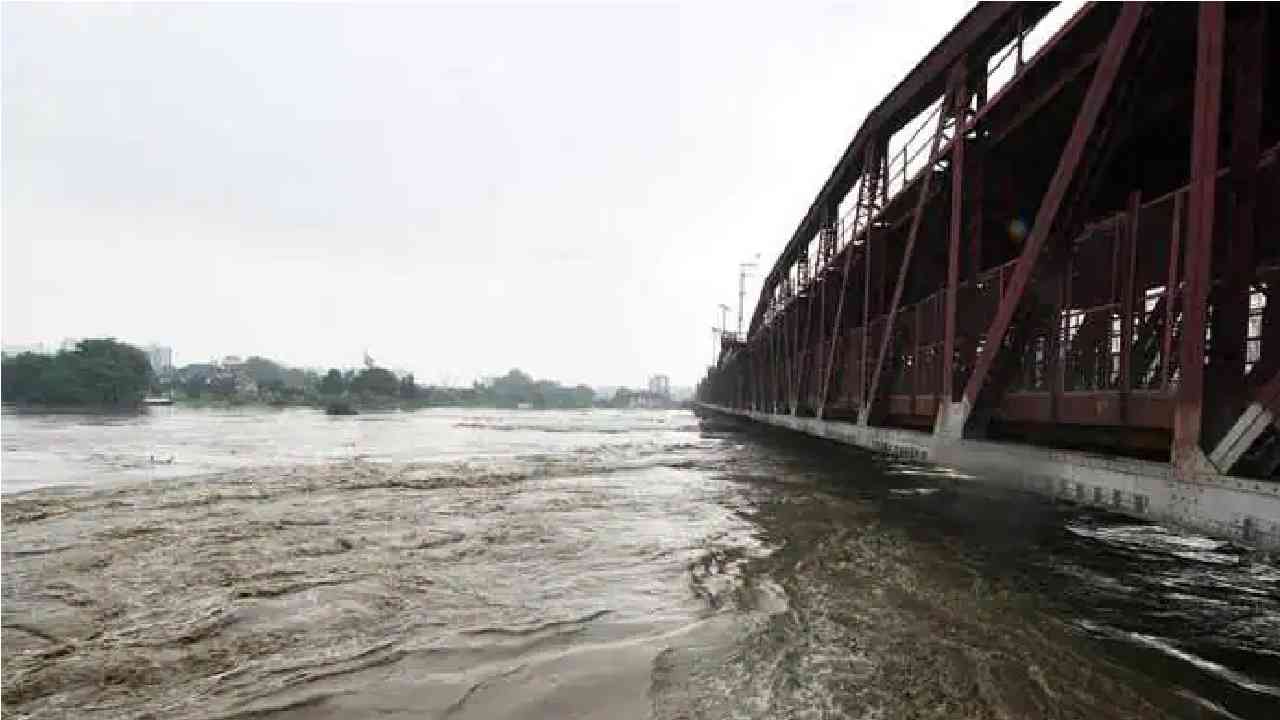Delhi: Water level in Yamuna rises again; over 100 families moved to safer areas