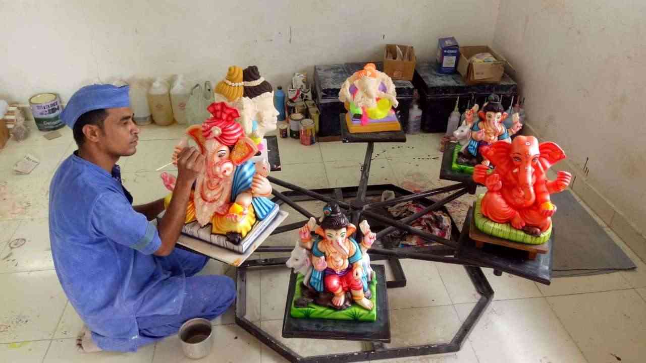 Maharashtra: Nashik Police Commissioner inaugurates stall for Ganesh idols made by jail inmates