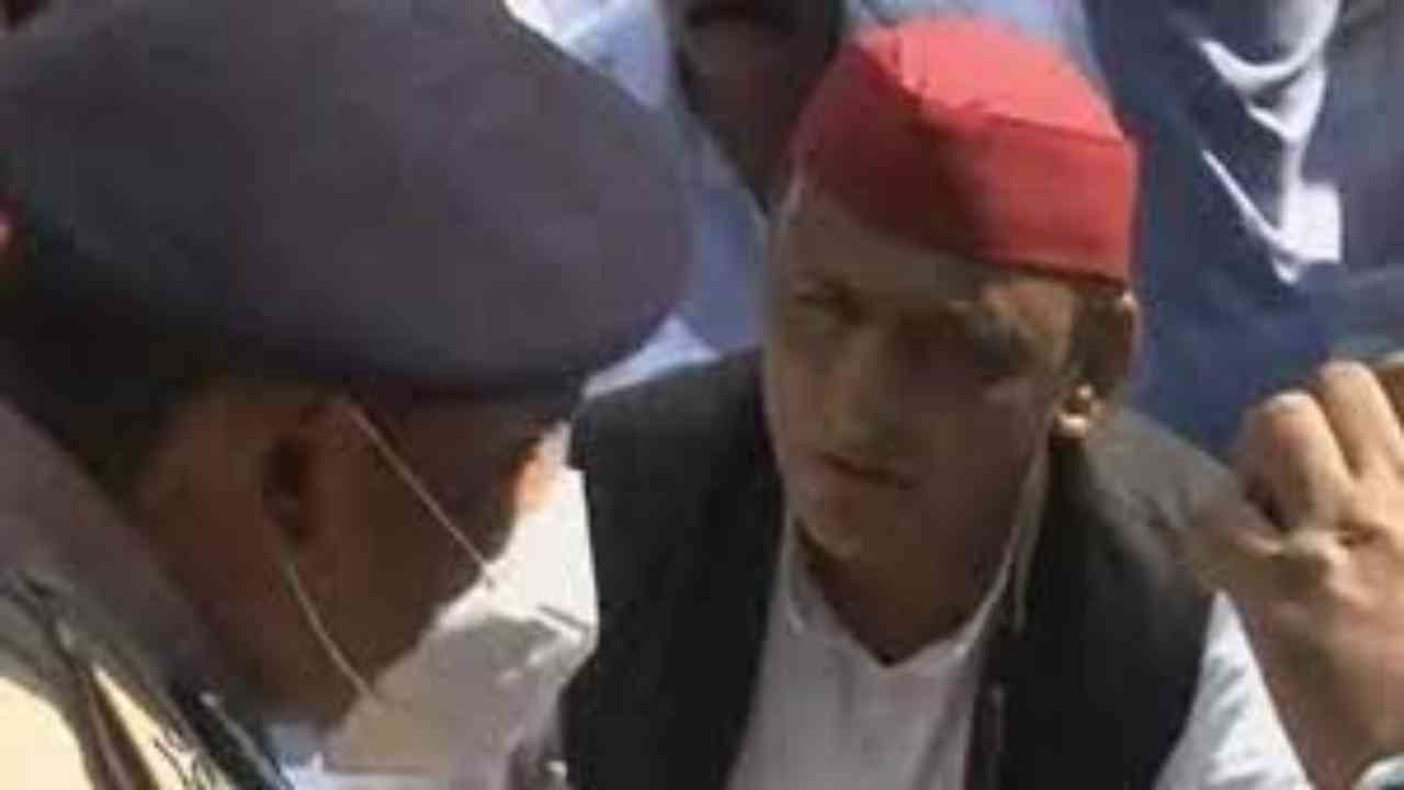 Lakhimpur Kheri violence: Akhilesh Yadav sits on protest after being stopped by police