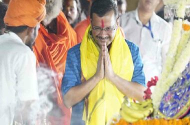 Arvind Kejriwal offers prayers at Ram Janmabhoomi in Ayodhya